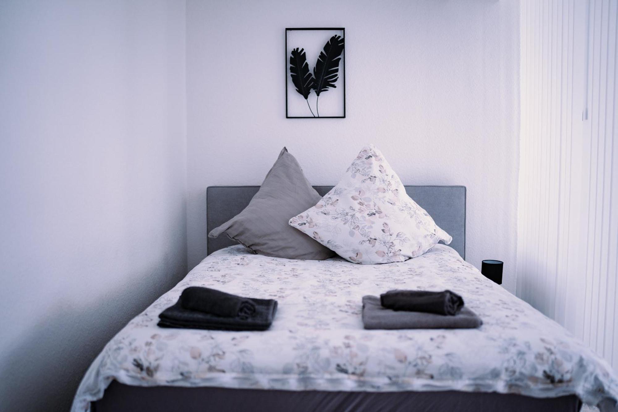 Schoenes Apartment In Der Altstadt , Kostenlose Parkplaetze In Der Naehe Emden Esterno foto