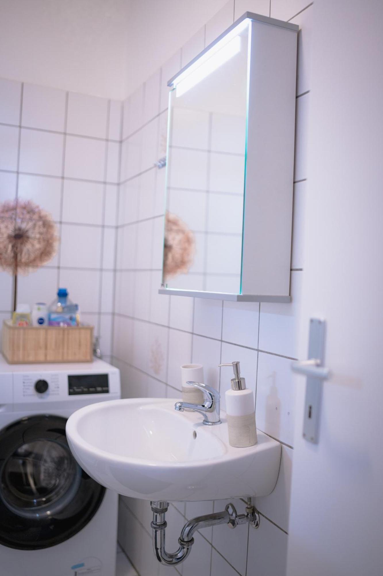 Schoenes Apartment In Der Altstadt , Kostenlose Parkplaetze In Der Naehe Emden Esterno foto
