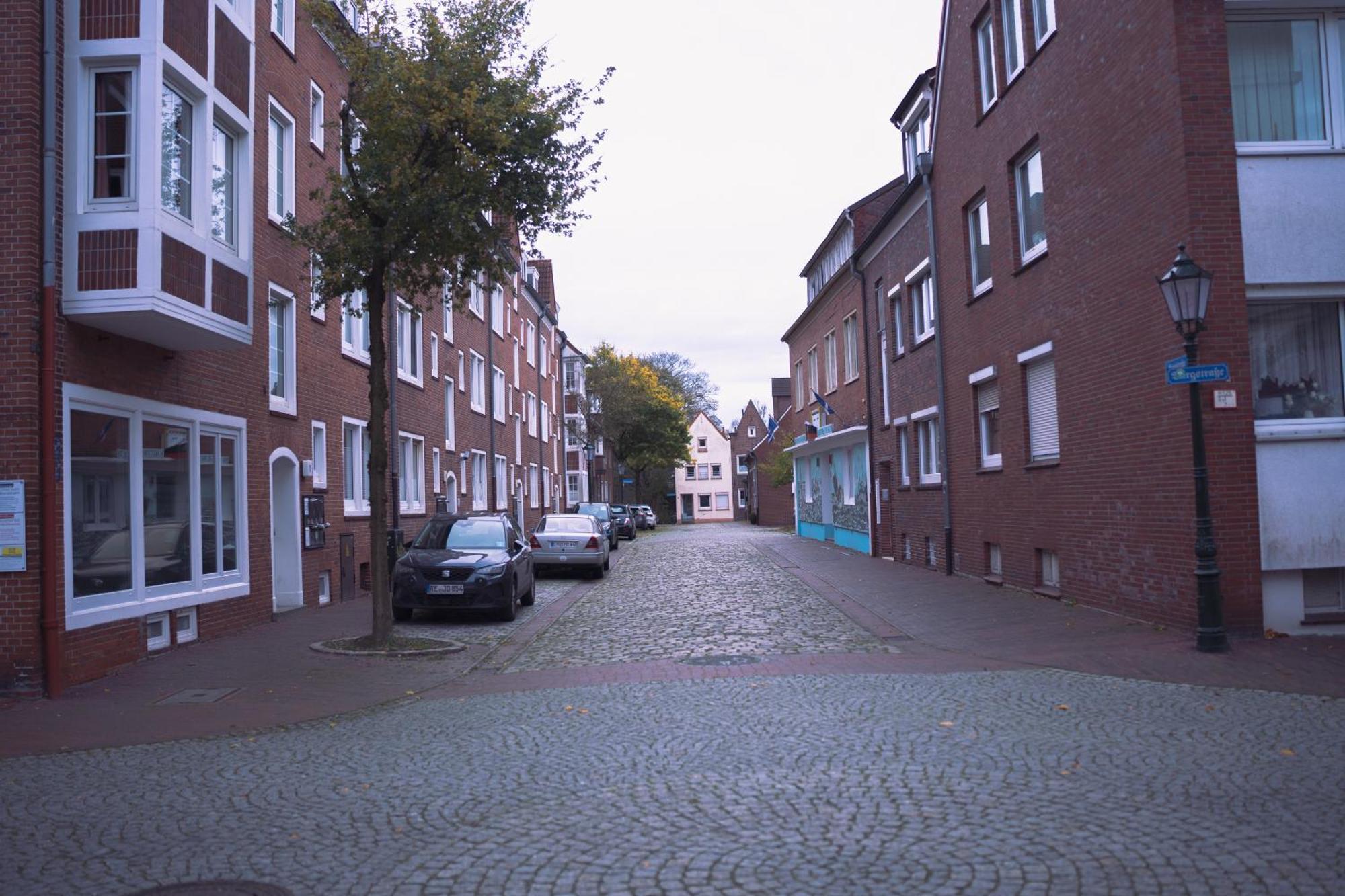 Schoenes Apartment In Der Altstadt , Kostenlose Parkplaetze In Der Naehe Emden Esterno foto